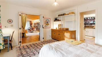 2 habitaciones, escritorio, tabla de planchar con plancha y wifi gratis