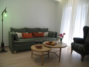 Smart-TV, Kinderspielzeug, Bücher