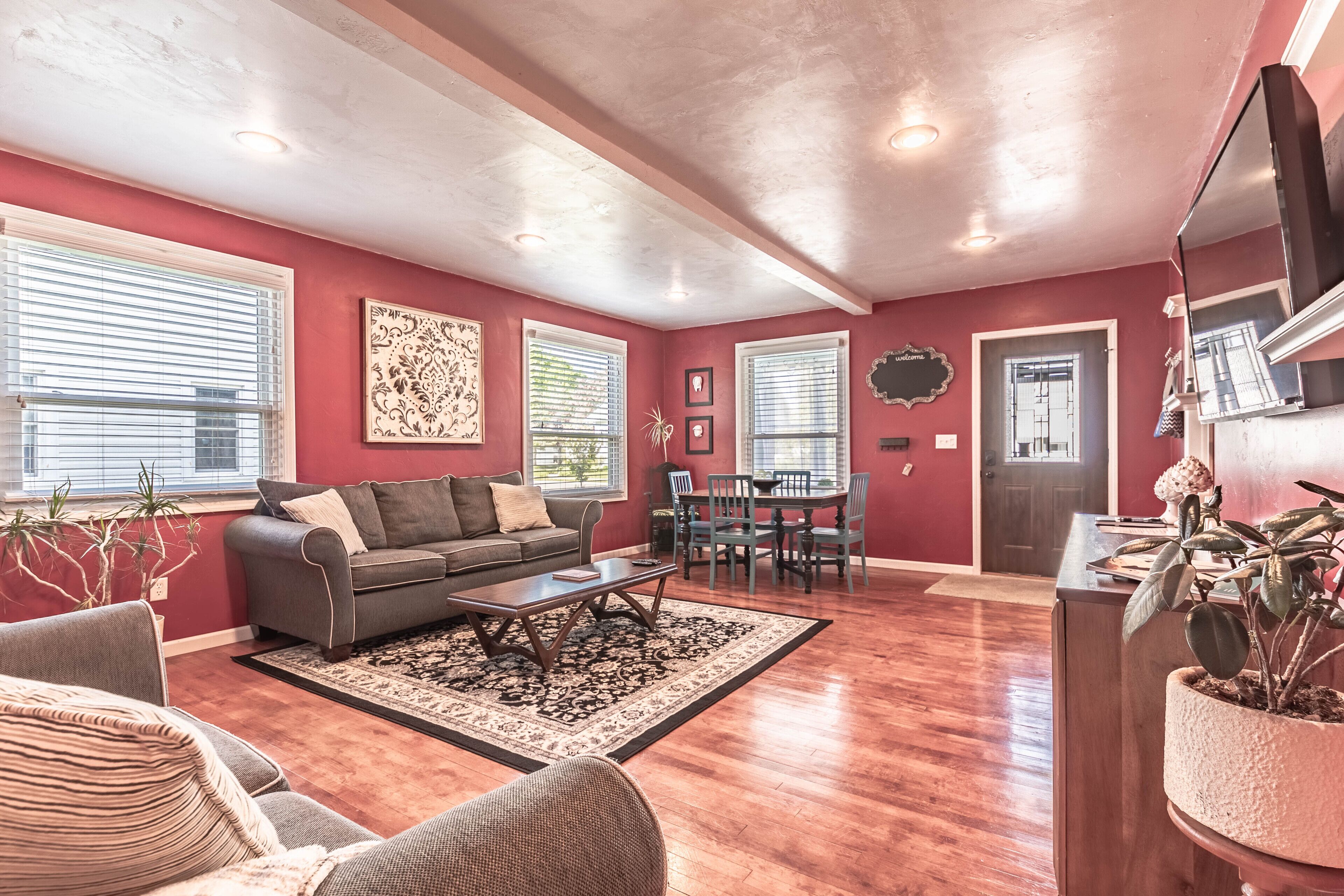 Spacious Cape Cod Home near Door County, Green Bay and Lambeau Field