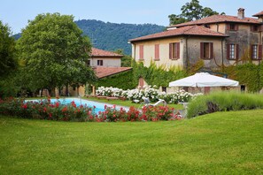Outdoor pool, a heated pool - Palazzo Milesi, exclusive 17th century villa in FRANCIACORTA one hour from MILAN  (Erbusco)
