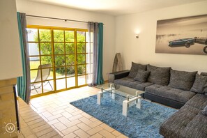 TV, fireplace - Sunshine Villa-Salgados-Algarve (Albufeira)