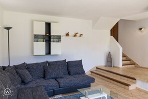 TV, fireplace - Sunshine Villa-Salgados-Algarve (Albufeira)