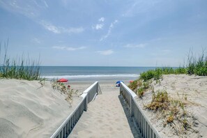 Una spiaggia nelle vicinanze