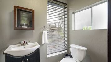 Bruser, hårtørrer, håndklæder