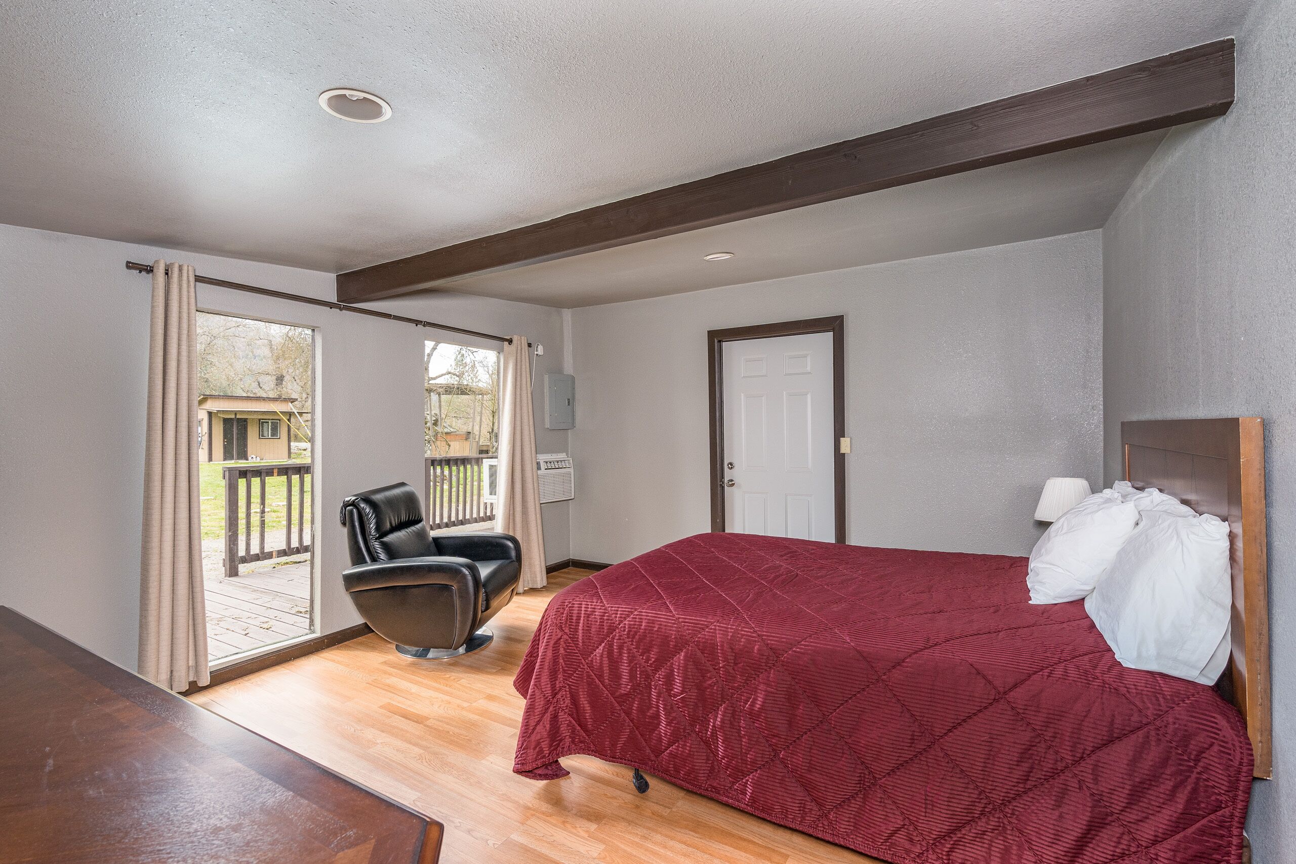 1 bedroom, bed sheets