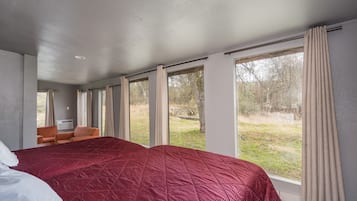 1 bedroom, bed sheets