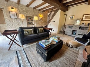 Smart-TV, Kamin, DVD-Player, Videothek