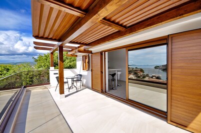 Charming  Villa, quiet location, stunning view and infinity pool is all you need