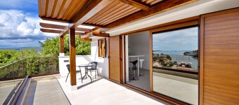 Charming Villa, quiet location, stunning view and infinity pool is all you need