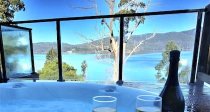 The Beach House- stunning views and private hot tub