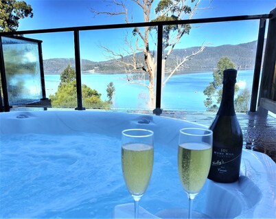 The Beach House- stunning views and private hot tub