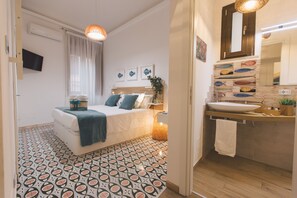 3 camere, una scrivania, insonorizzazione, ferro/asse da stiro