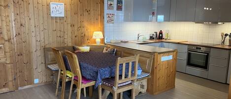 Kühlschrank, Ofen, Herdplatte, Geschirrspüler