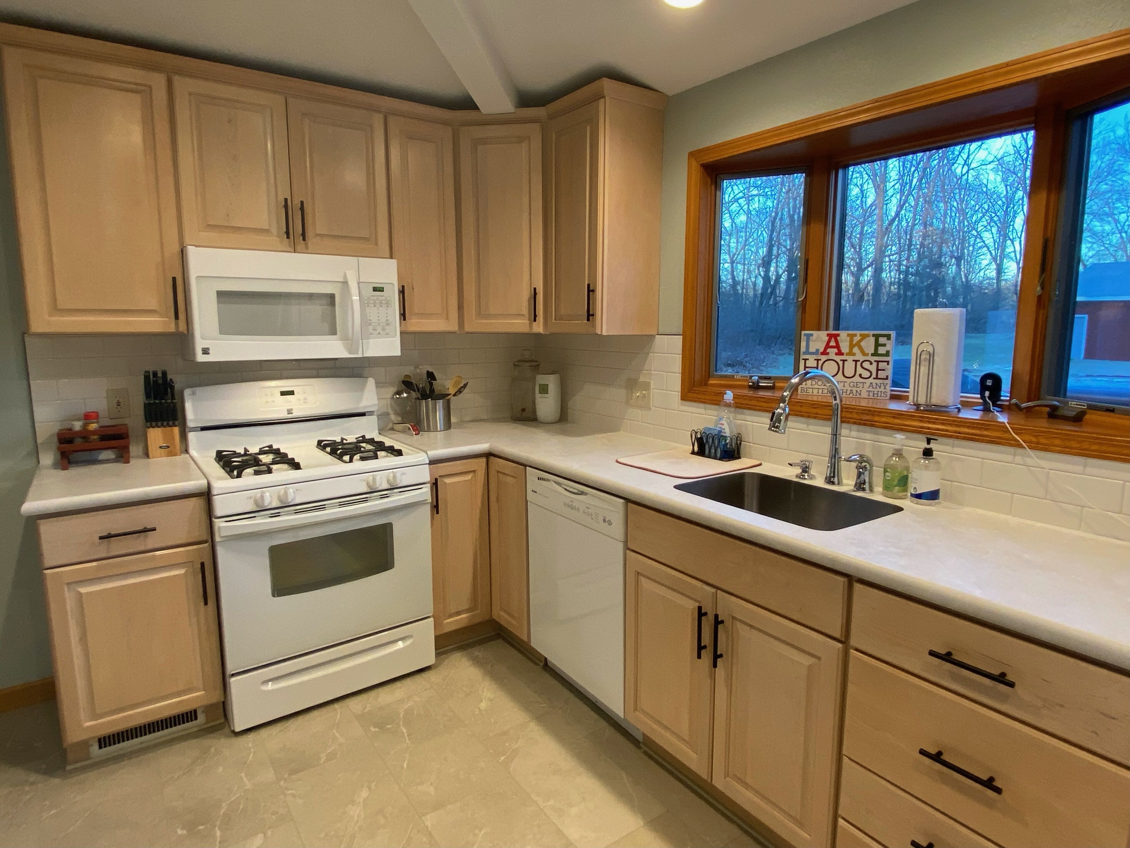 4BR / 2.5 BA Family friendly get away for lake fun, wedding, reunions, and more!