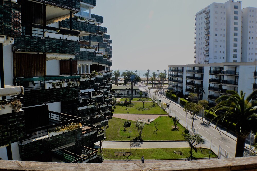 SunAndBed Formentor, Expectacular Suitable centrode in Salou, overlooking the sea.