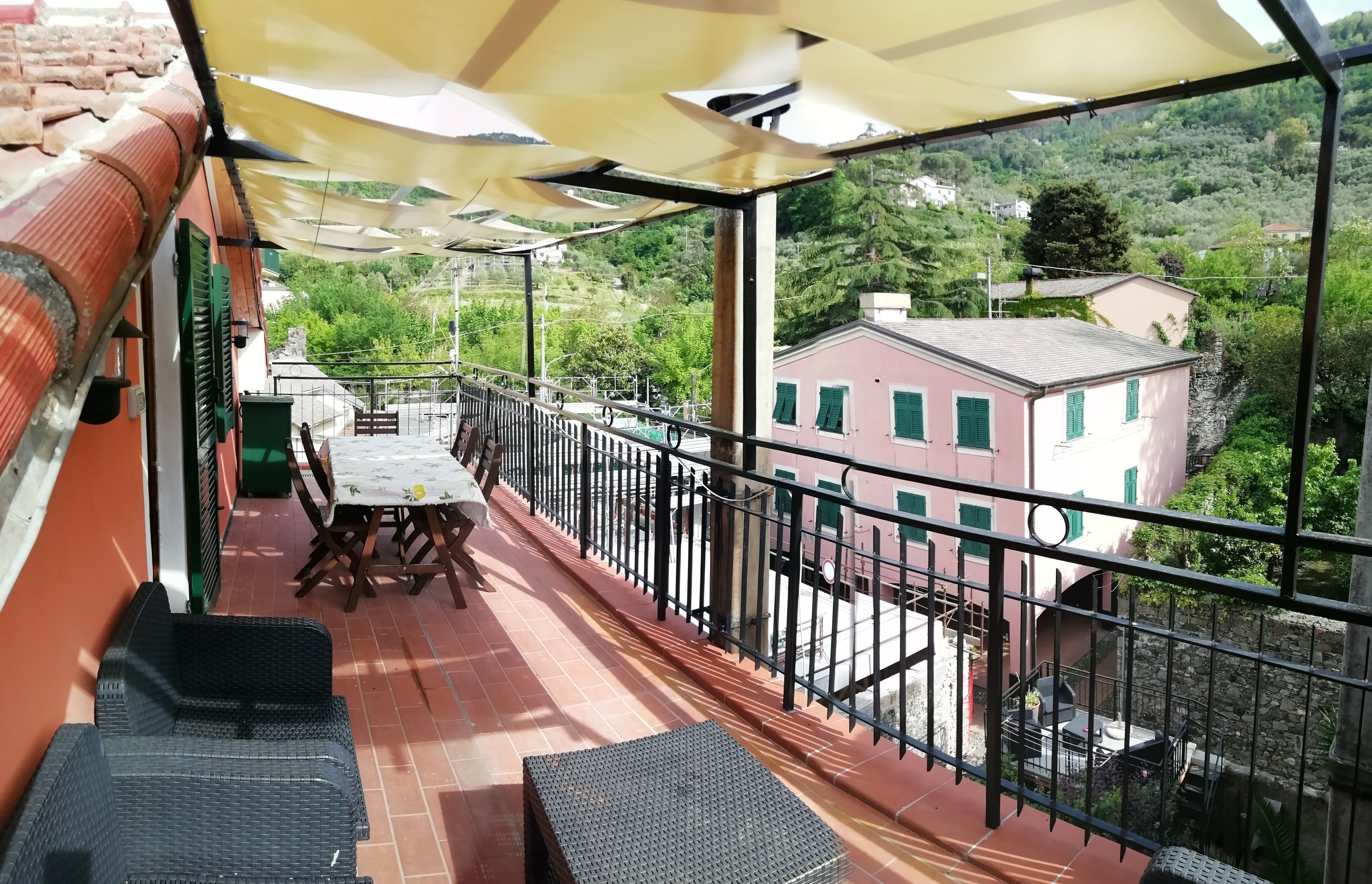 Penthouse with large terrace near the sea and private parking space