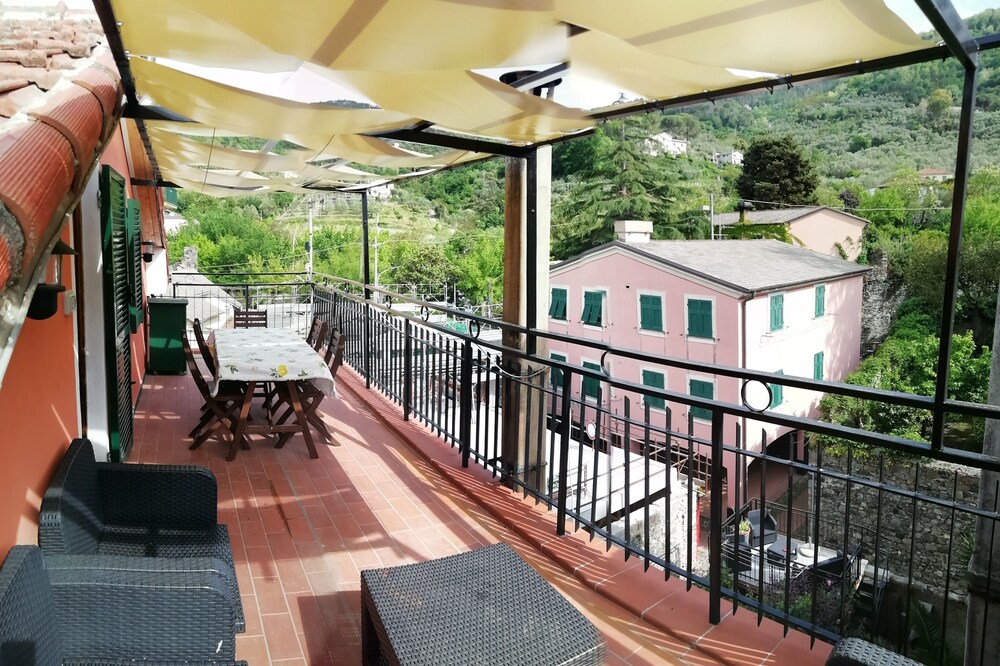 Penthouse with large terrace near the sea and private parking space