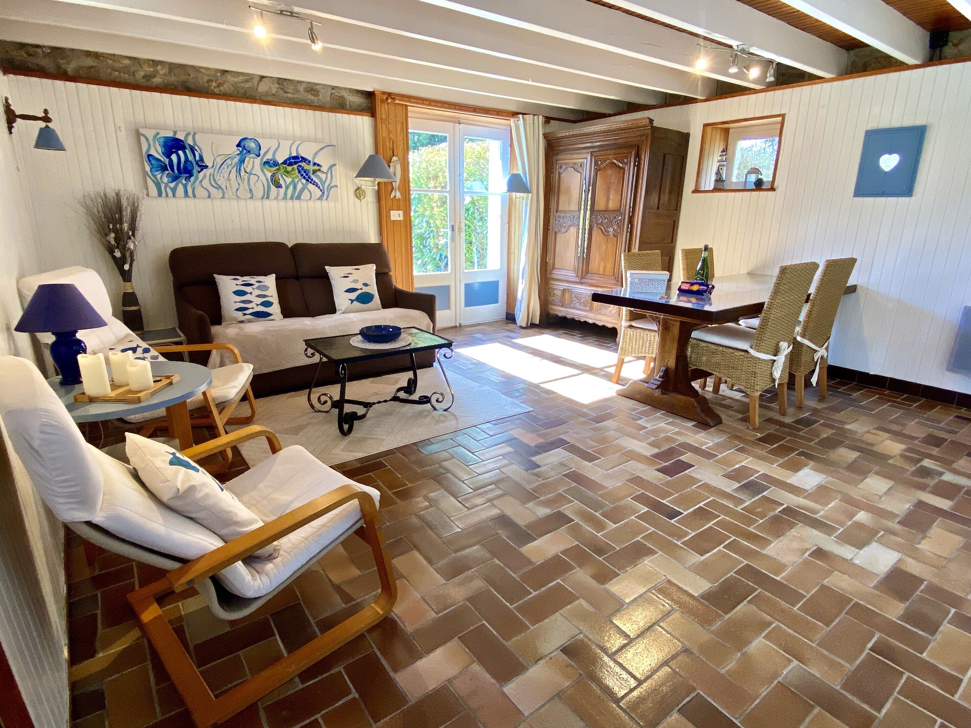 GITE BREIZH, with heated pool, near the sea, Bénodet and Locronan, WIFI