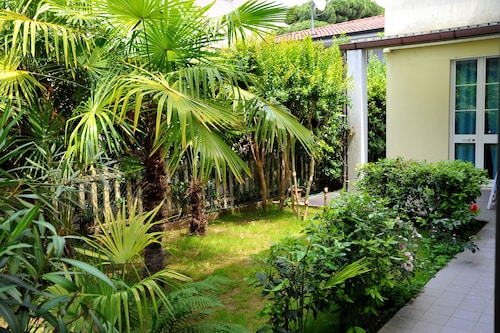 Villa Patrizia (120 sqm ground floor in a quiet area near the sea)