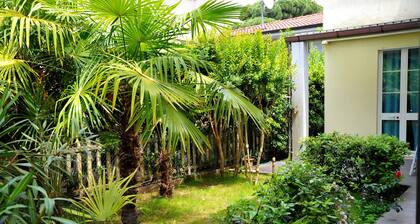 Villa Patrizia (120 sqm ground floor in a quiet area near the sea)