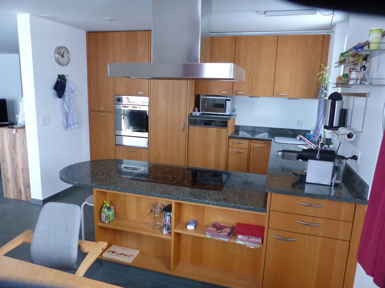 Kylskåp, mikrovågsugn, ugn och spishäll