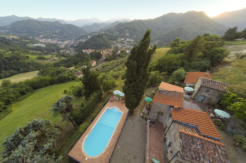 Romantic cozy apartment with great view on the valley and swimming pool