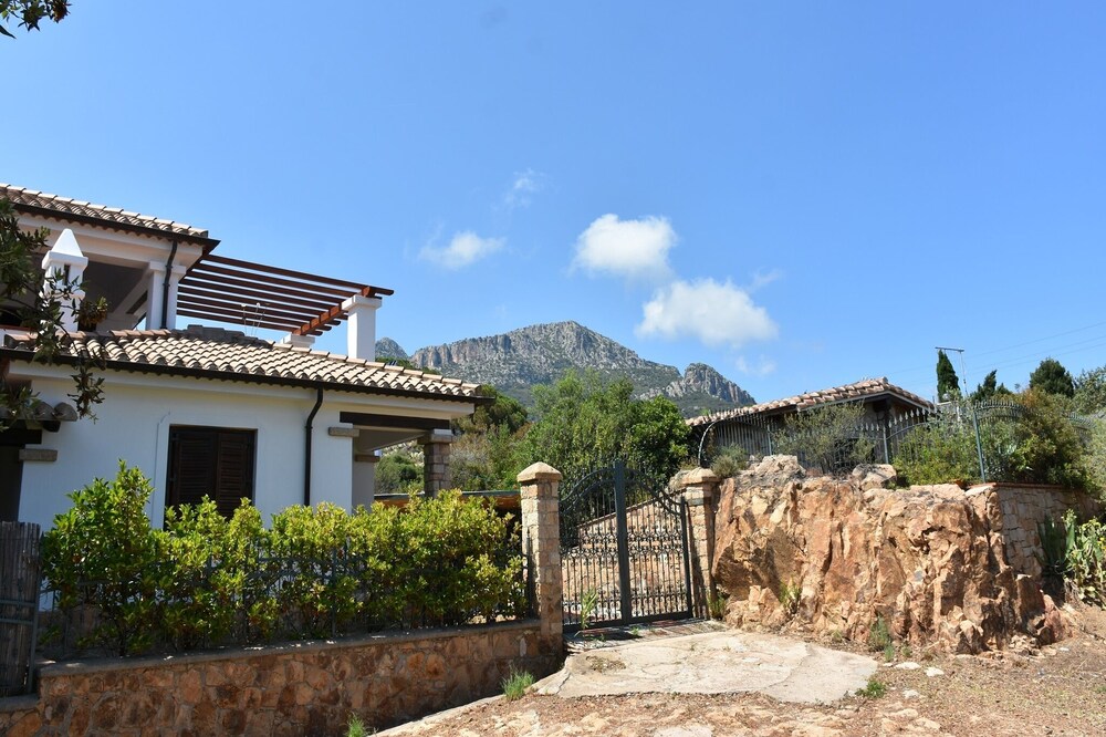 Villa Juniper with exclusive garden just 3 minutes walk from the beach
