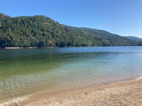 2 makuuhuoneen majoitus Gerês - Wifi - näkymät joelle ja vuorille - Serra do Gerês