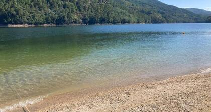 2 makuuhuoneen majoitus Gerês - Wifi - näkymät joelle ja vuorille - Serra do Gerês