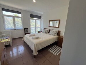 2 bedrooms, desk, iron/ironing board, free WiFi