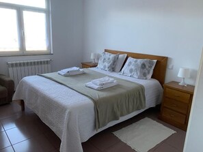 2 bedrooms, desk, iron/ironing board, free WiFi
