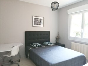 3 makuuhuonetta, silitysrauta/-lauta, vauvan matkasänky, Wi-Fi