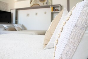 1 habitación, tabla de planchar con plancha, cuna de viaje y wifi 