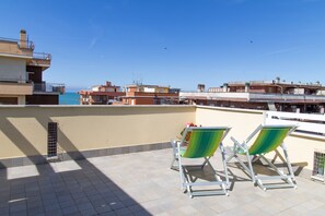 Terrace/patio - Central penthouse overlooking the sea (POMEZIA)
