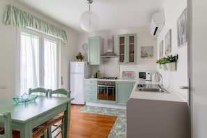 Fridge, microwave, oven, stovetop