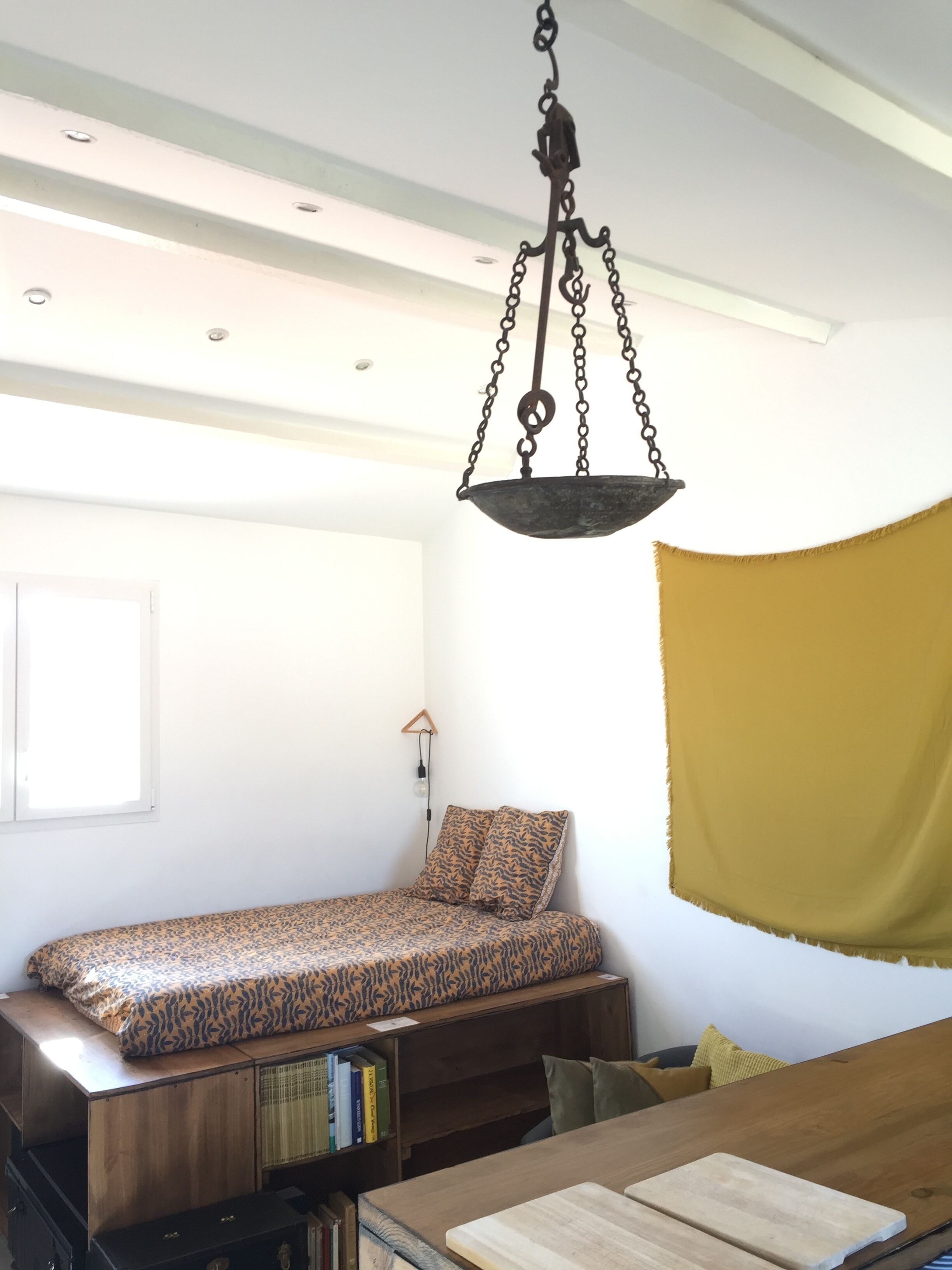 Air-conditioned studio on the port with its roof terrace.