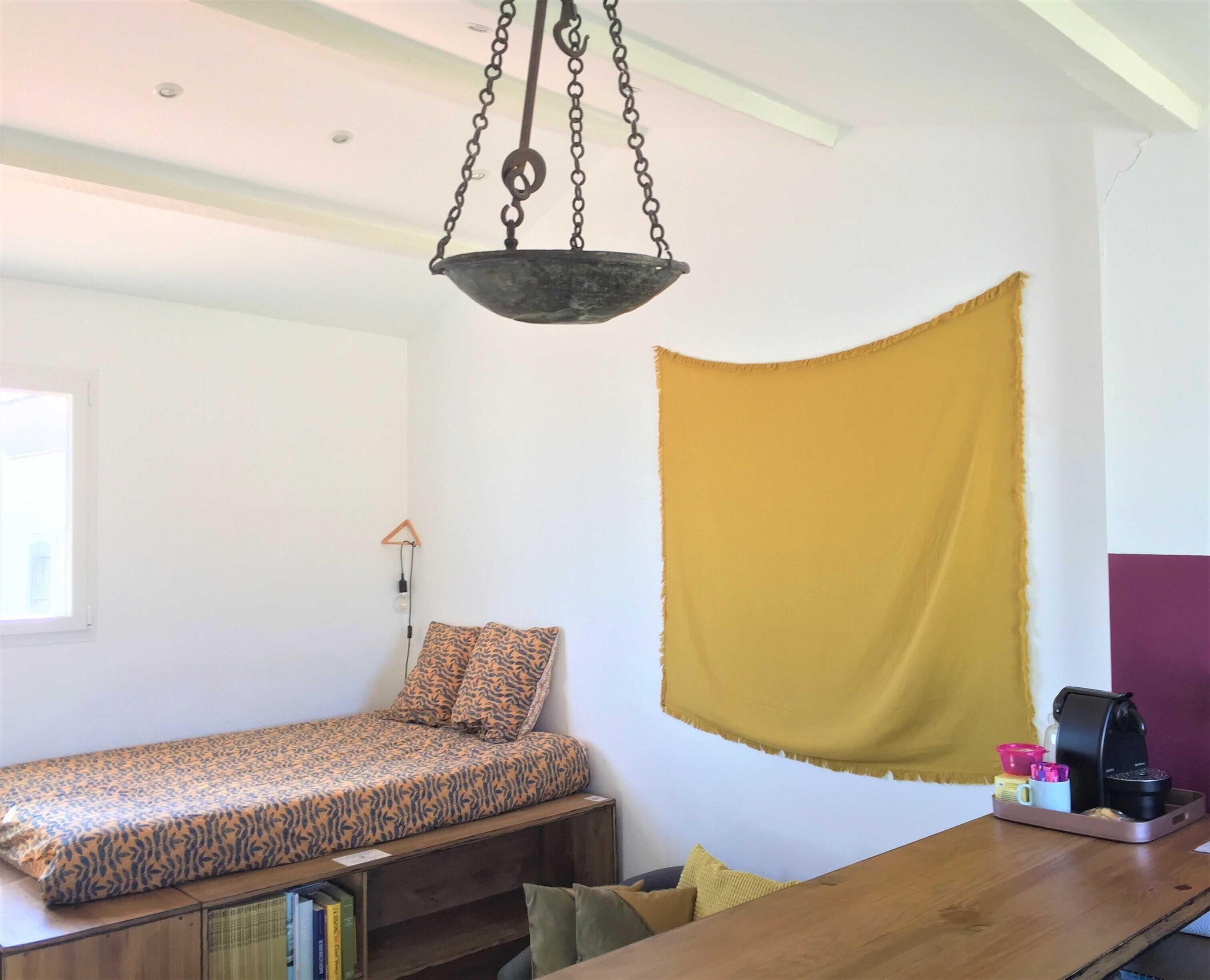 Air-conditioned studio on the port with its roof terrace.