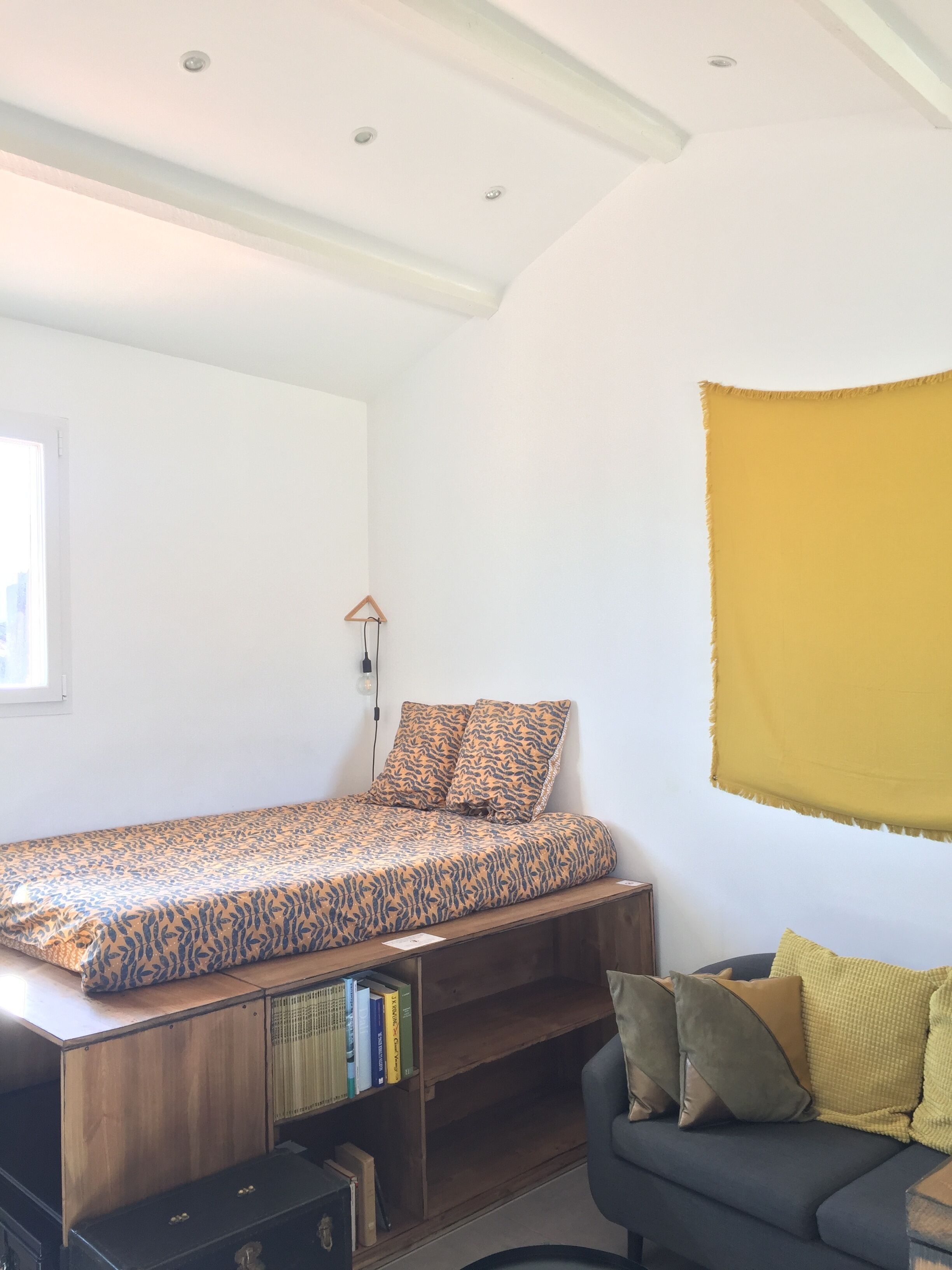 Air-conditioned studio on the port with its roof terrace.