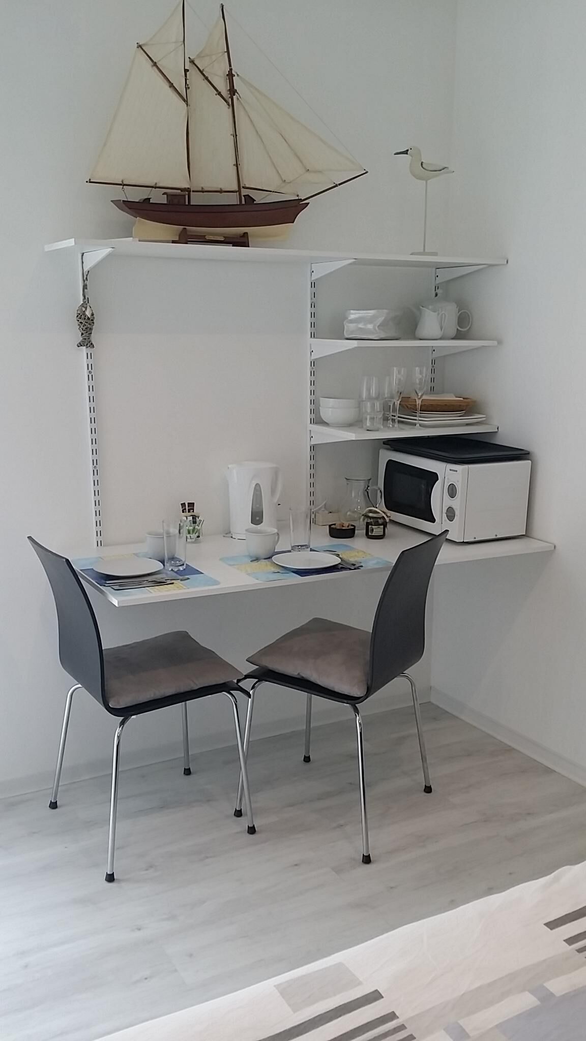 Spacious room on the GR34 pink granite coast