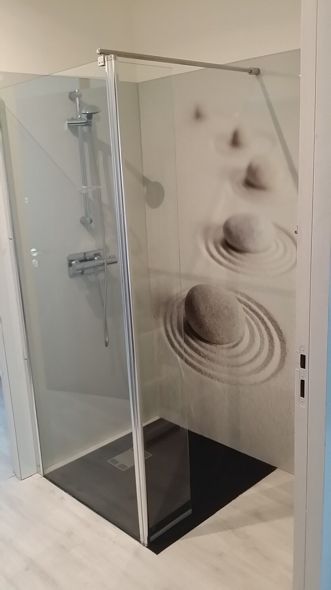 Spacious room on the GR34 pink granite coast