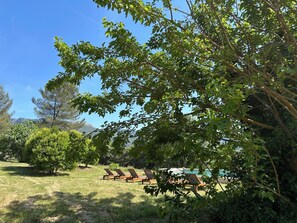 Property grounds - House 8/10 people with swimming pool, magnificent view of Ste Victoire  (Pourrières)