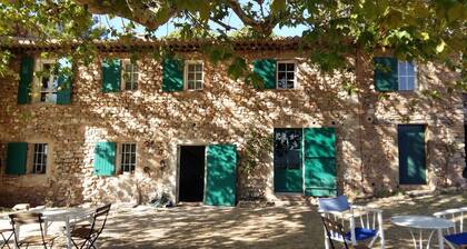 House 8/10 people with swimming pool, magnificent view of Ste Victoire