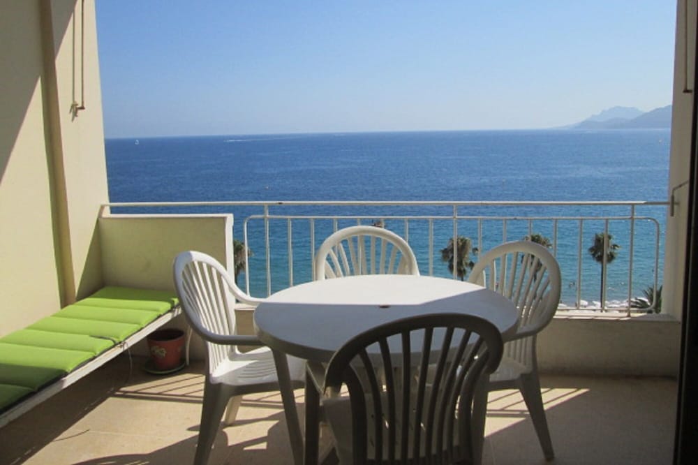 Cannes, magnificent sea view on the 6th floor 2-4 persons with large terrace