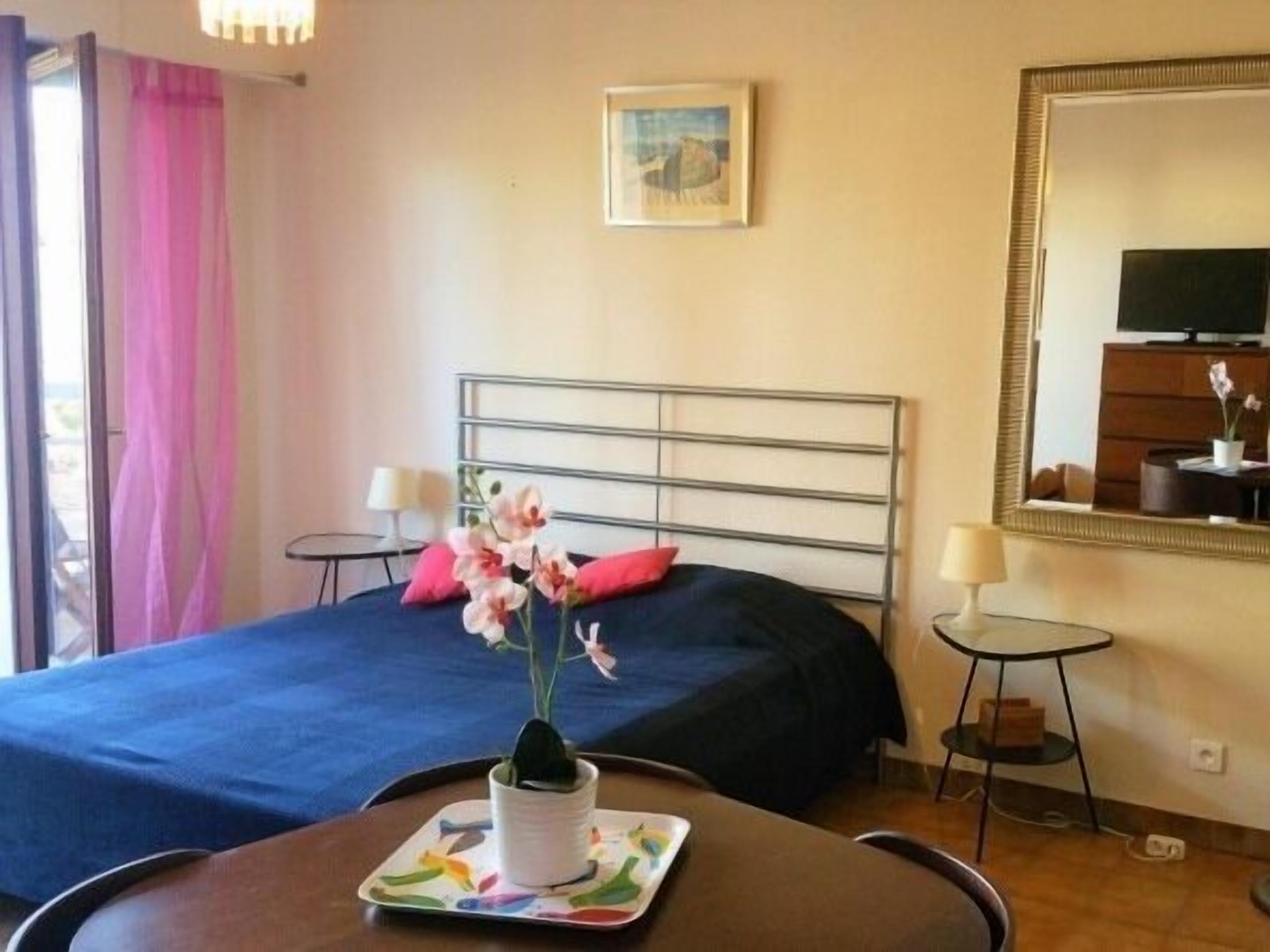 1 bedroom, iron/ironing board, WiFi (free), bed sheets