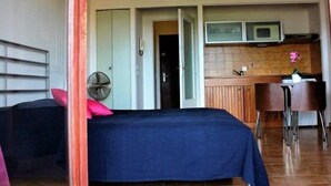 1 bedroom, iron/ironing board, WiFi (free), bed sheets - Studio with terrace 200m Calvi beach (Calvi)