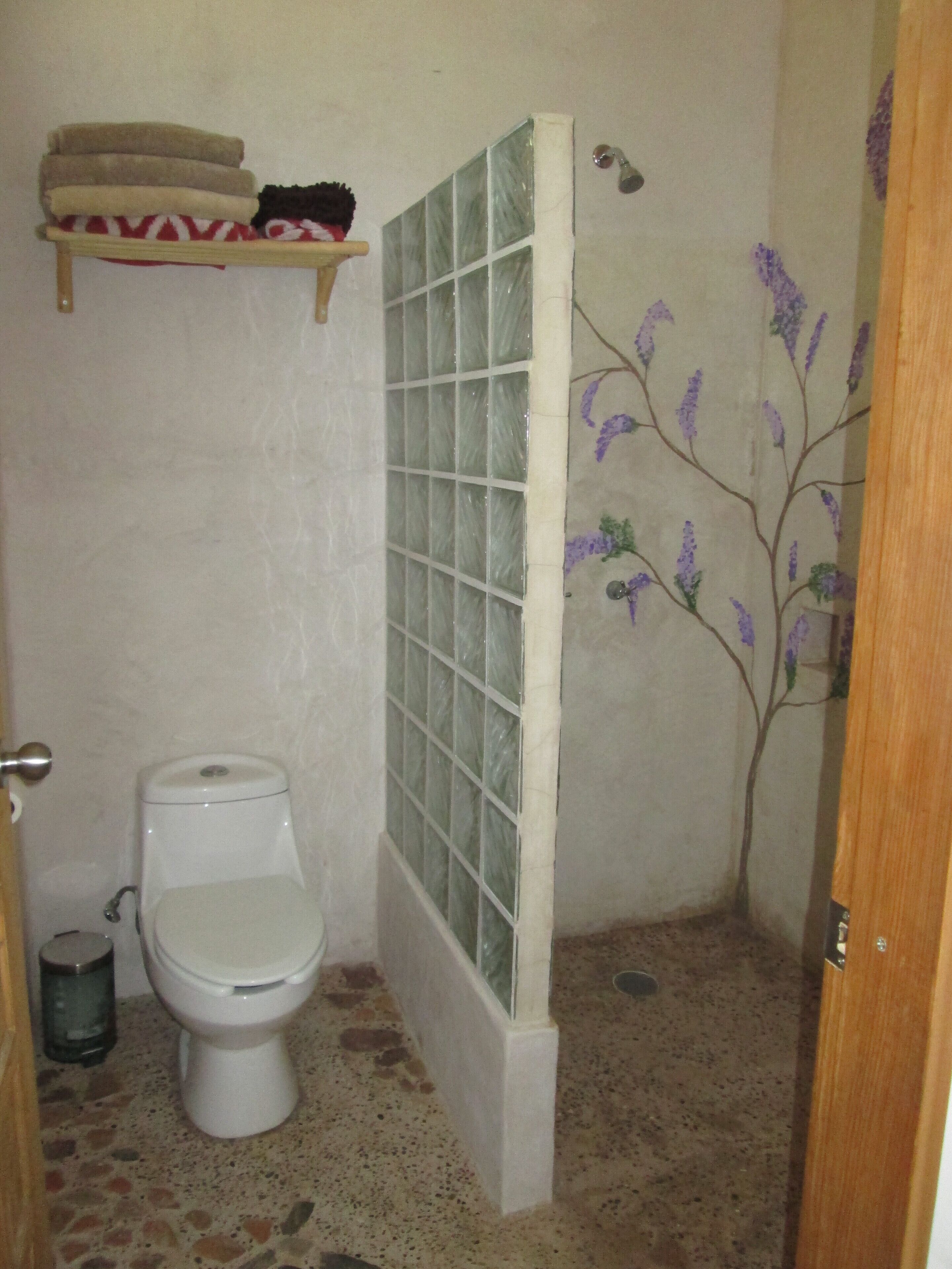 The Hideaway, casita with queen bed, full bath, kitchen, sitting area + terrace 