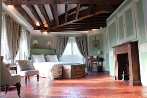 14 bedrooms, desk, iron/ironing board, travel cot