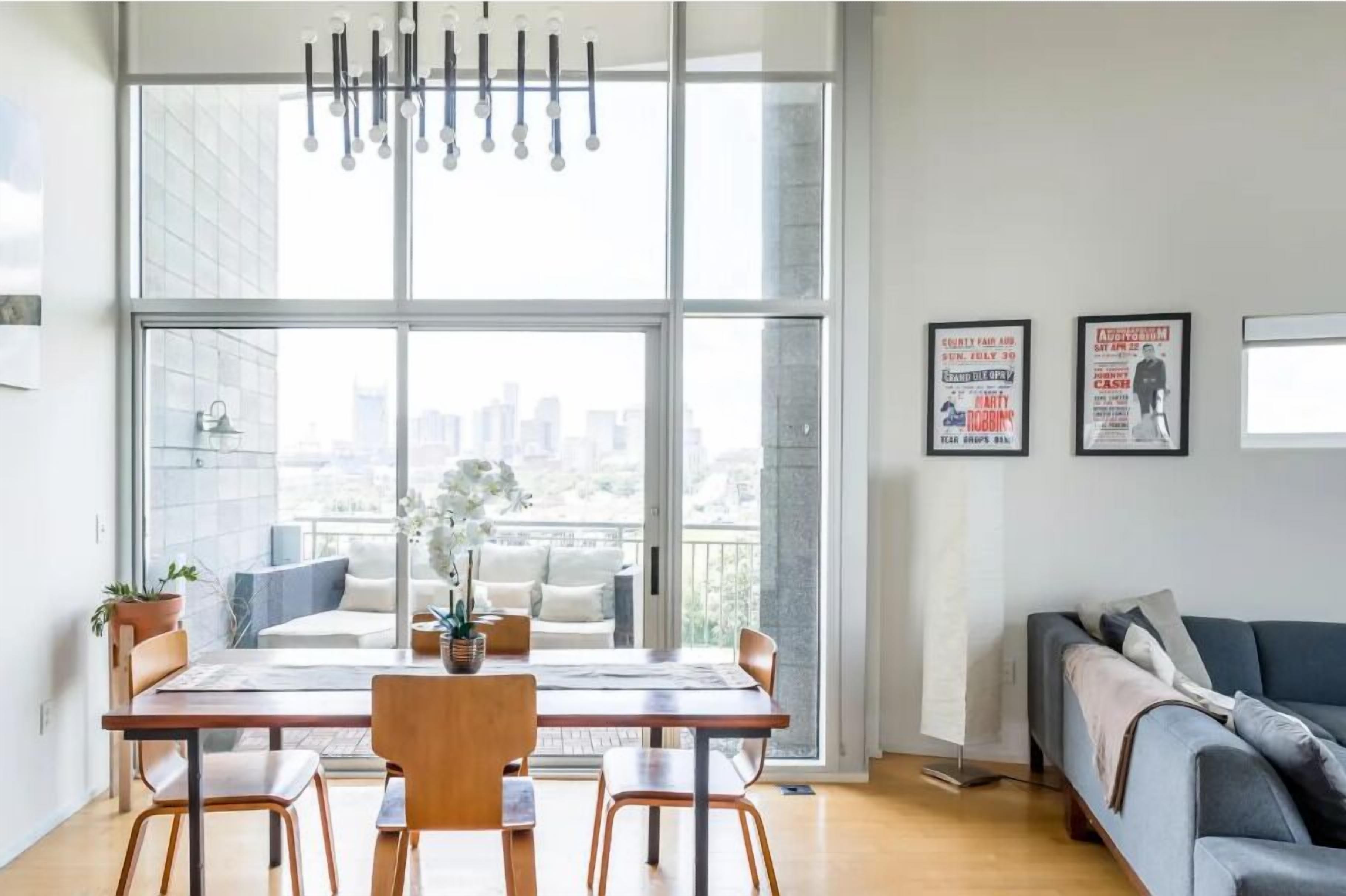 Two Bedroom Penthouse  Private Balcony Skyline Views Gym