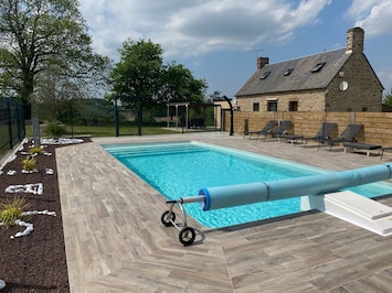 La MiltiÚre cÎté piscine, eau chauffée à 26° min de fin Avril à fin Septembre