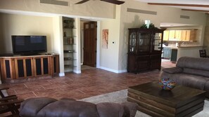 Televisión y oficina 